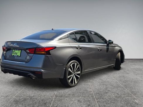 Used 2022 Nissan Altima 2.5 SR AWD/4WD image 5