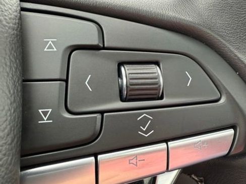 Used 2023 Cadillac XT6 Premium Luxury image 28