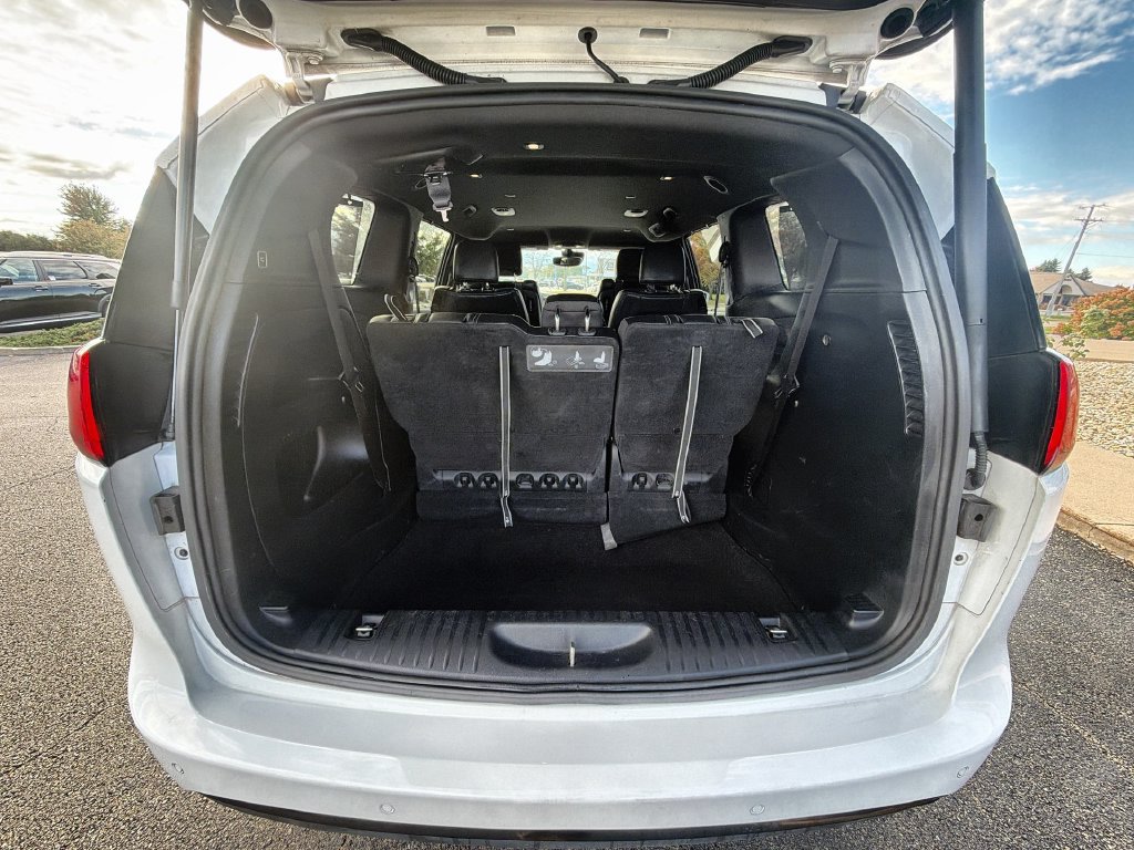 Used 2020 Chrysler Pacifica Touring-L Plus w/ Advanced Safetytec Group FWD image 18