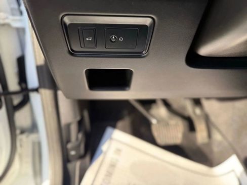 Used 2018 Land Rover Discovery HSE Luxury AWD/4WD image 25