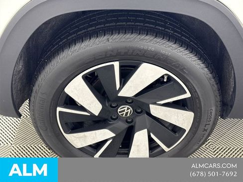 Used 2025 Volkswagen Atlas Cross Sport SE FWD image 21