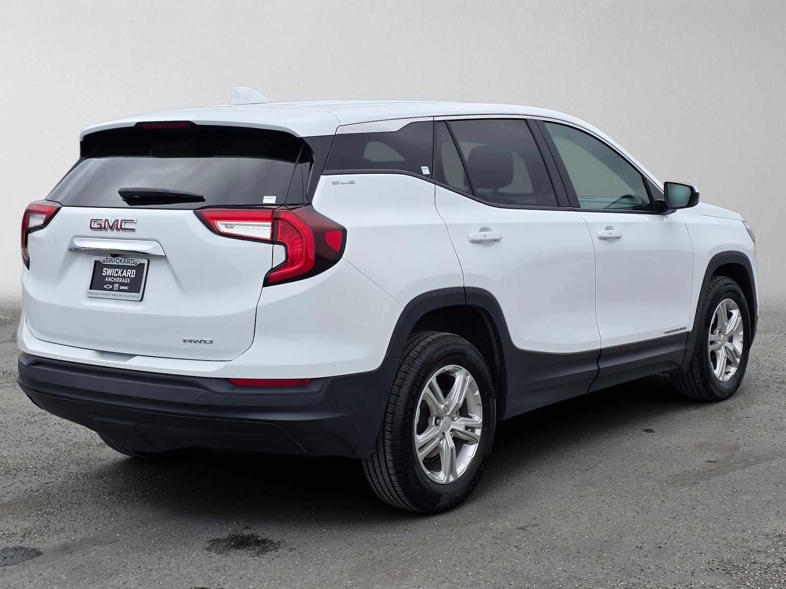Used 2024 GMC Terrain SLE AWD/4WD image 3