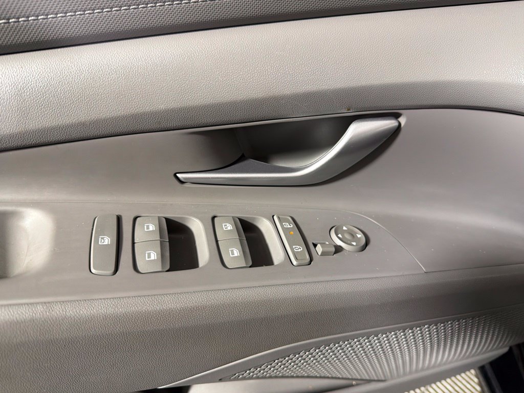 Used 2024 Hyundai Elantra SEL FWD image 9