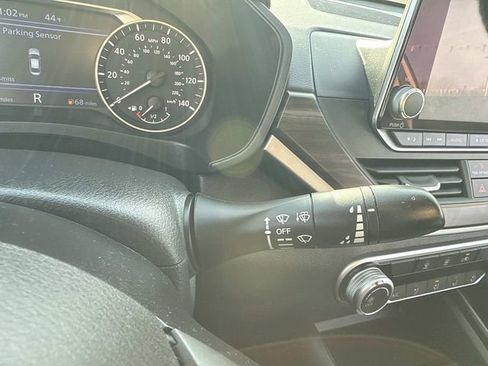 Used 2025 Nissan Altima 2.5 SV image 32