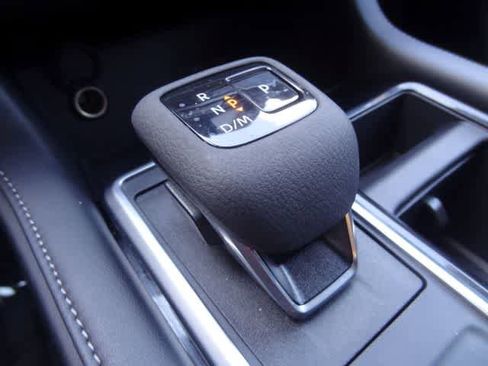 Used 2025 Nissan Pathfinder SV FWD image 35