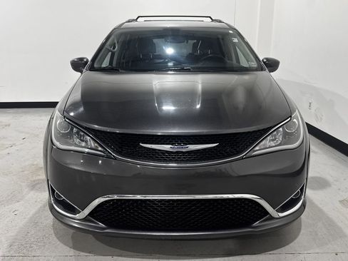 Used 2020 Chrysler Pacifica Touring-L image 8