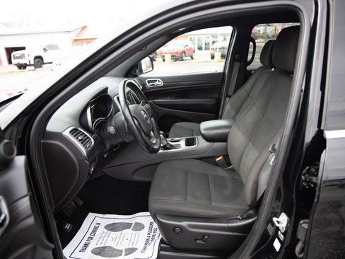 Used 2021 Jeep Grand Cherokee Laredo image 20