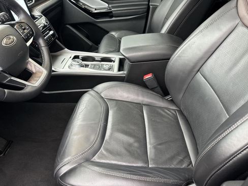 Used 2022 Ford Explorer Platinum w/ Equipment Group 601A image 11