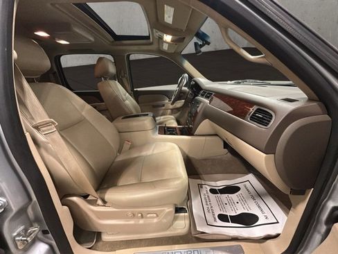 Used 2013 Chevrolet Suburban LTZ image 19