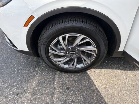 Certified 2023 Lincoln Corsair AWD image 29