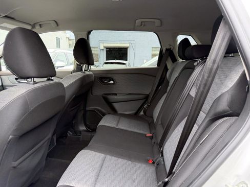 Used 2021 Nissan Rogue SV AWD/4WD image 12