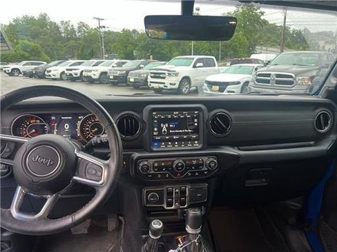 Used 2022 Jeep Wrangler Unlimited Sahara AWD/4WD image 45