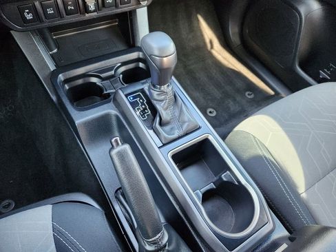 Used 2020 Toyota Tacoma TRD Off-Road w/ Technology Package image 26