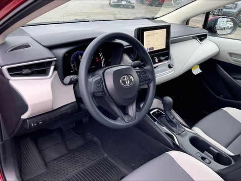 Used 2026 Toyota Corolla LE image 32