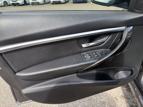 Used 2017 BMW 330i xDrive Sedan AWD/4WD image 31