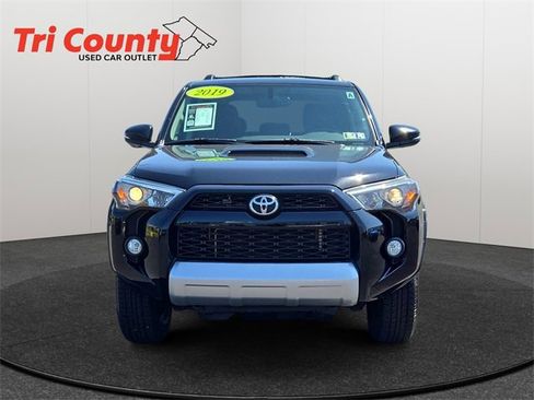 Used 2019 Toyota 4Runner TRD Off-Road image 2