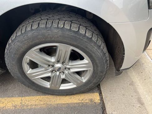 Used 2019 Ford Expedition Max XLT w/ Equipment Group 202A image 4