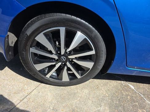 Used 2024 Nissan Sentra SV w/ SV Premium Package FWD image 8