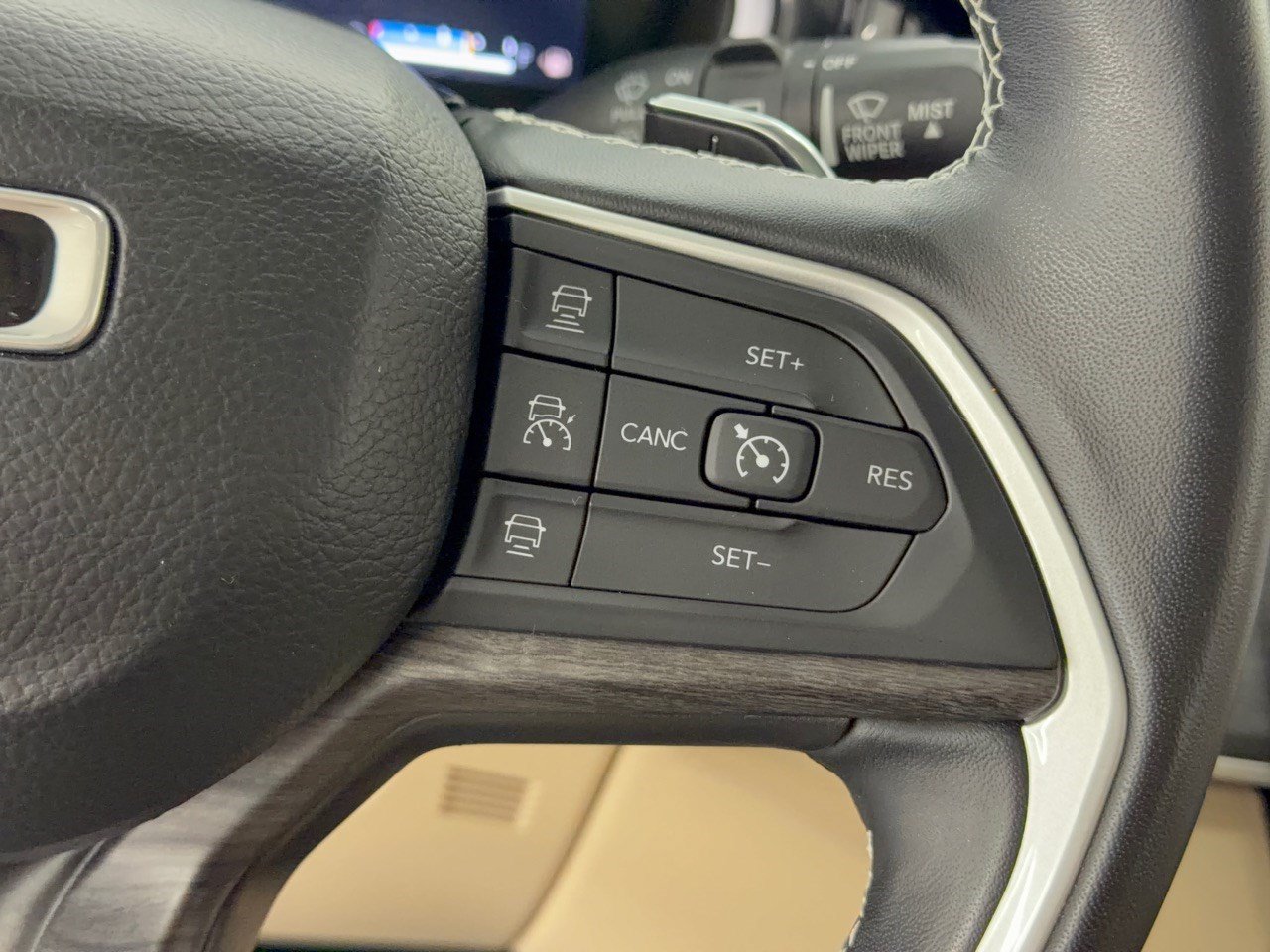 Used 2022 Jeep Grand Cherokee L Limited w/ Luxury Tech Group II RWD image 18