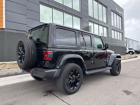 Used 2023 Jeep Wrangler Unlimited Sahara w/ Cold Weather Group AWD/4WD image 3