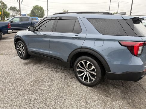 Used 2025 Ford Explorer ST-Line AWD/4WD image 6