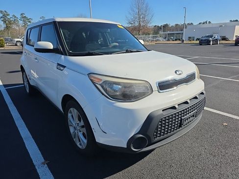 Used 2015 Kia Soul + image 11