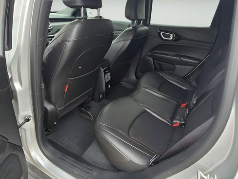 Used 2025 Jeep Compass Trailhawk image 12