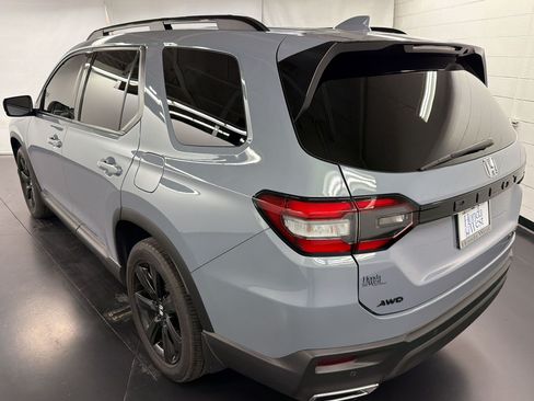 Certified 2025 Honda Pilot Black Edition image 3
