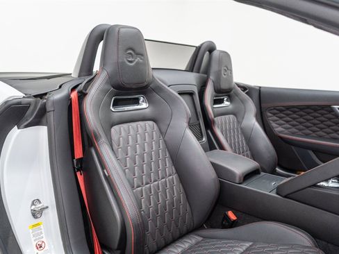 Used 2020 Jaguar F-TYPE SVR image 46