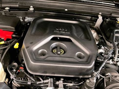 Used 2025 Jeep Wrangler Sahara image 31