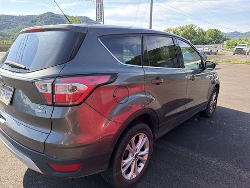 Used 2017 Ford Escape SE AWD/4WD image 3