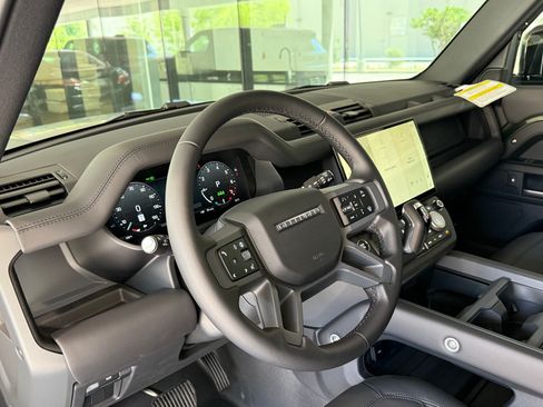 New 2026 Land Rover Defender 110 X-Dynamic SE AWD/4WD image 4