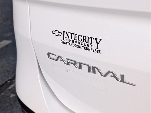 Used 2024 Kia Carnival LX FWD image 23