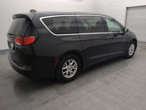 Used 2022 Chrysler Voyager LX FWD image 10