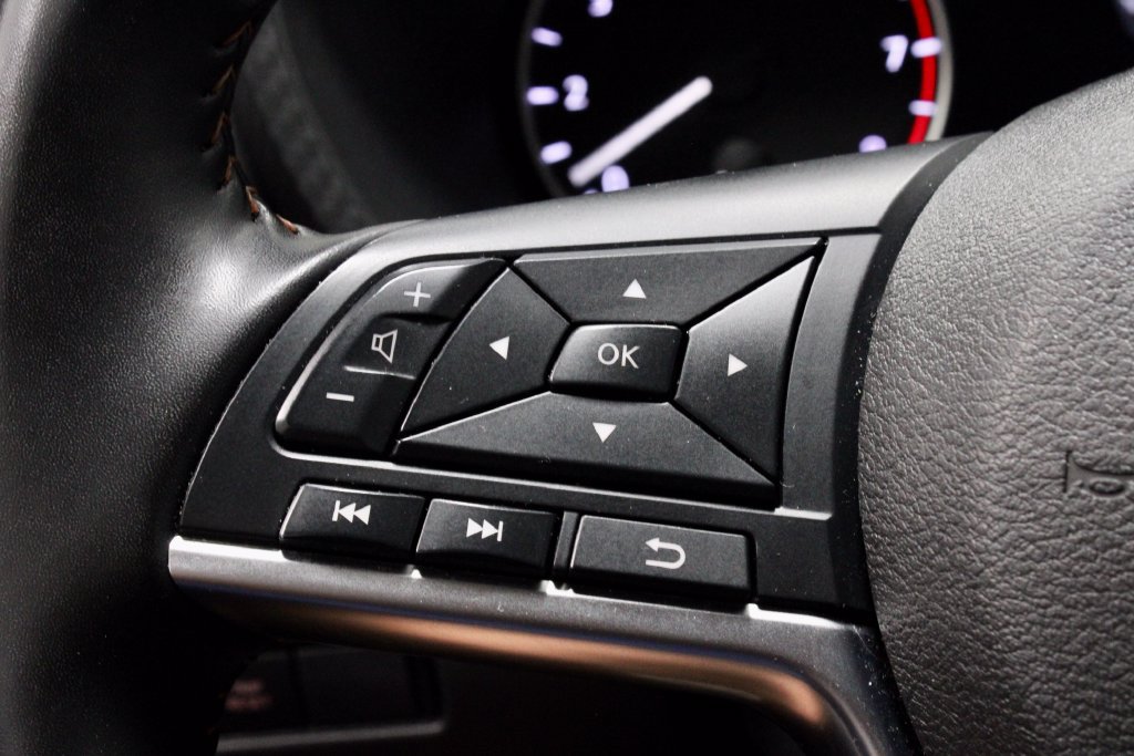 Certified 2025 Nissan Sentra SR FWD image 27