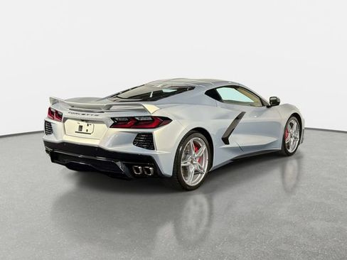 Used 2021 Chevrolet Corvette Stingray Premium Cpe w/ Z51 Performance Package RWD image 3