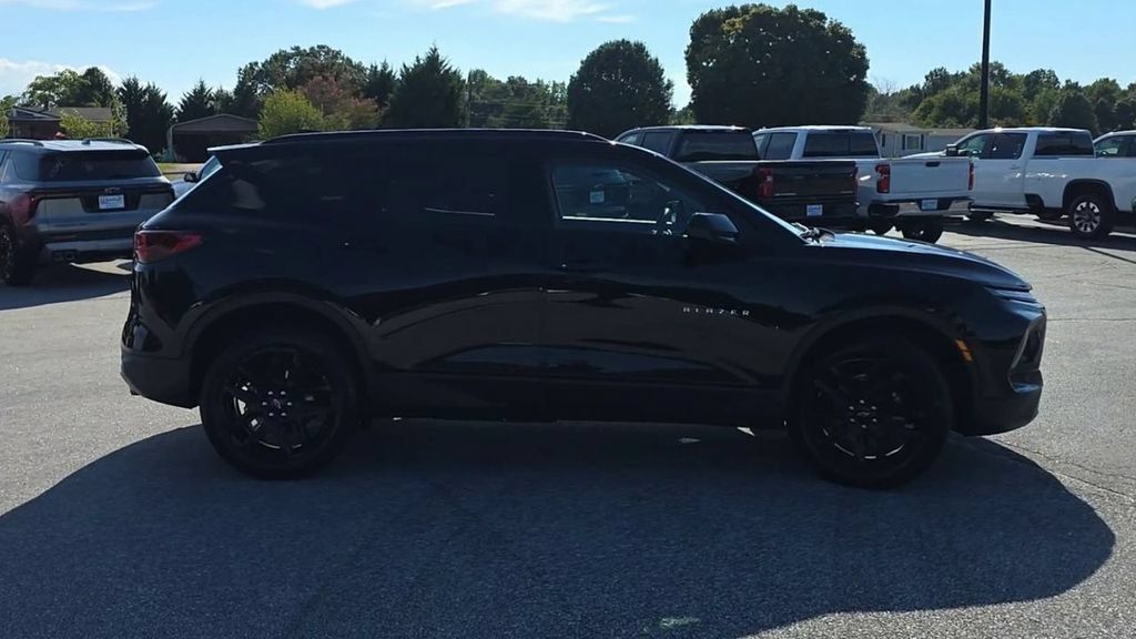Used 2024 Chevrolet Blazer LT w/ Convenience Package FWD image 9