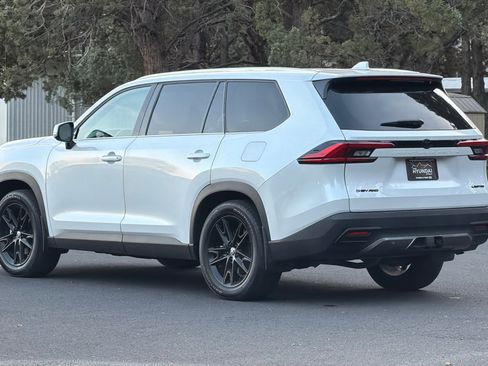 Used 2024 Toyota Grand Highlander Limited image 6