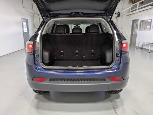 Used 2020 Jeep Compass Latitude w/ Cold Weather Group AWD/4WD image 39