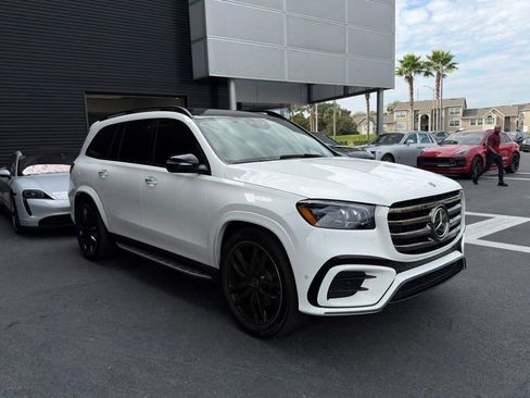 Used 2025 Mercedes-Benz GLS 450 4MATIC image 9