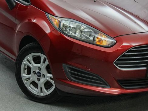Used 2014 Ford Fiesta SE FWD image 2
