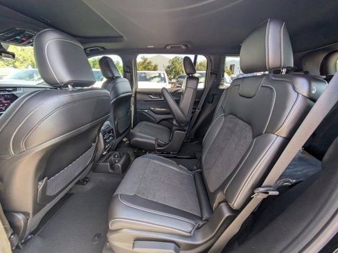 New 2025 Jeep Grand Cherokee L Altitude AWD/4WD image 12