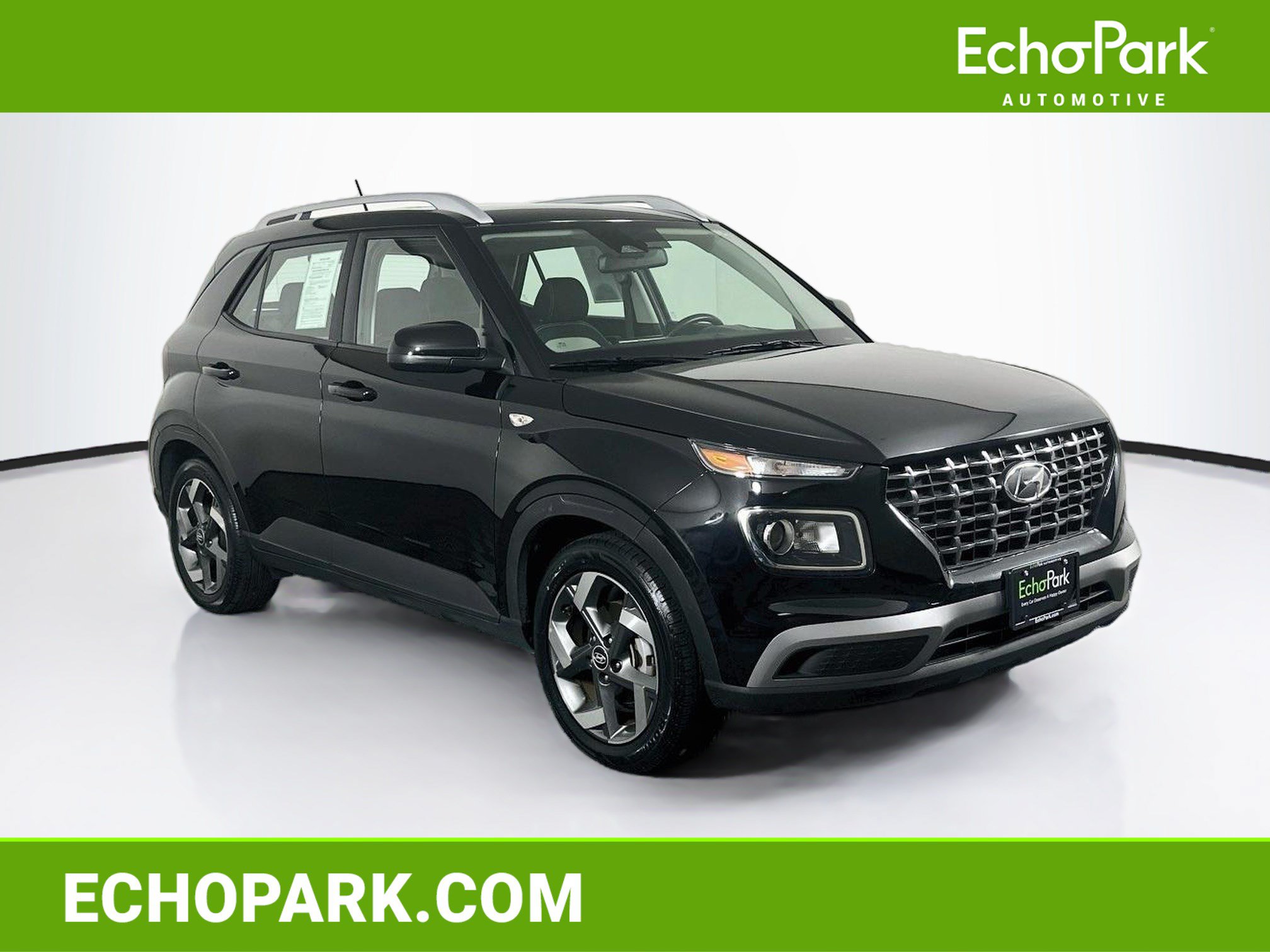 Used 2025 Hyundai Venue SEL FWD image 1