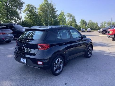 Used 2023 Hyundai Venue SEL w/ Cargo Package FWD image 5