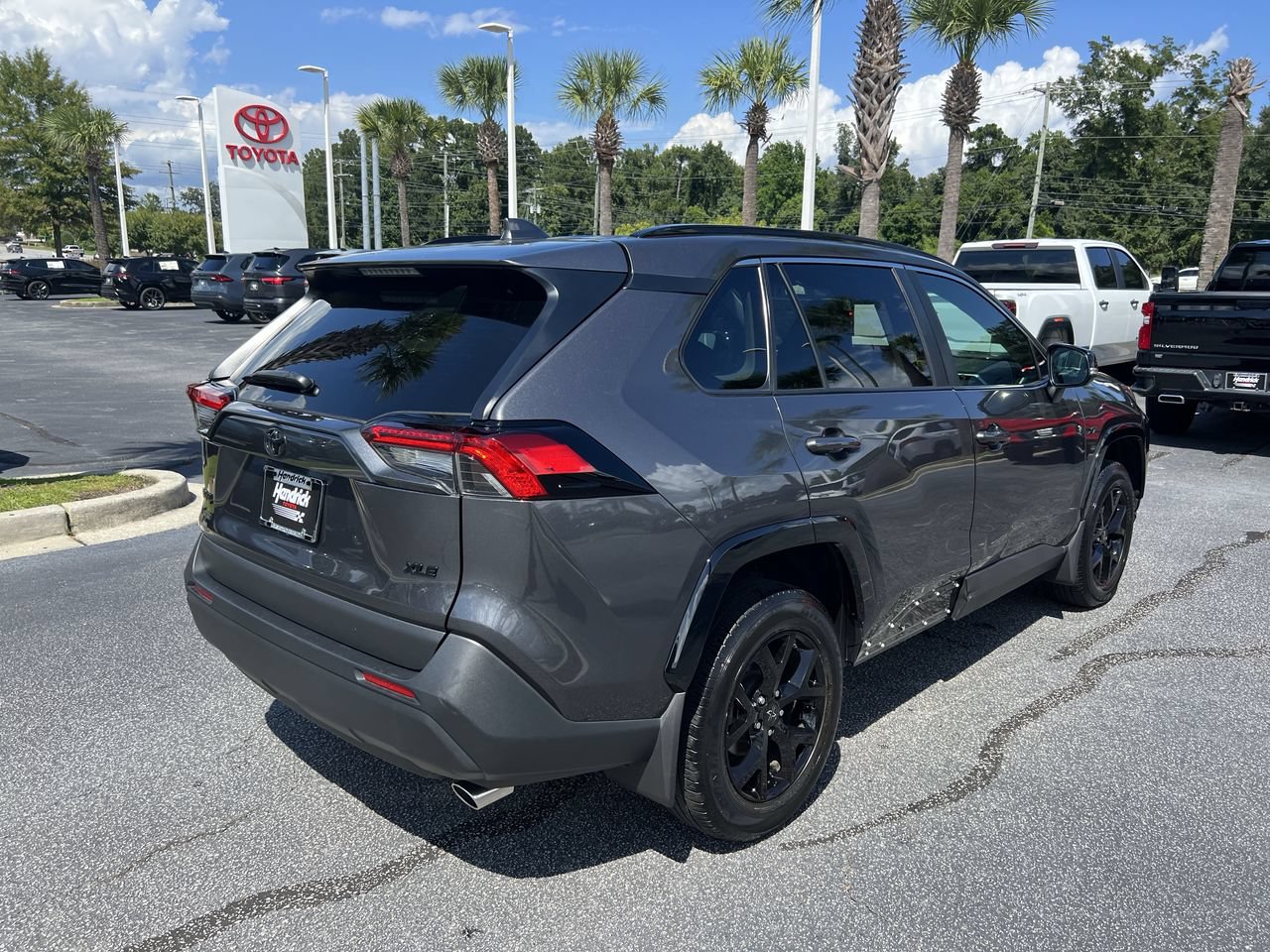 Used 2025 Toyota RAV4 XLE FWD image 10