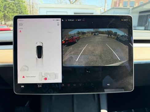 Used 2022 Tesla Model Y Long Range AWD/4WD image 21