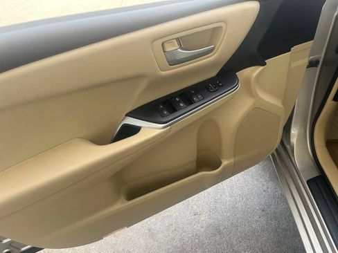 Used 2016 Toyota Camry LE FWD image 15