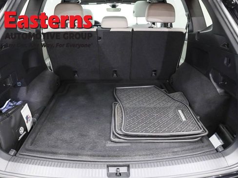 Used 2022 Volkswagen Tiguan SE R-Line image 9
