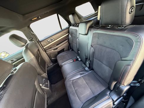 Used 2018 Ford Explorer XLT w/ Equipment Group 202A image 15