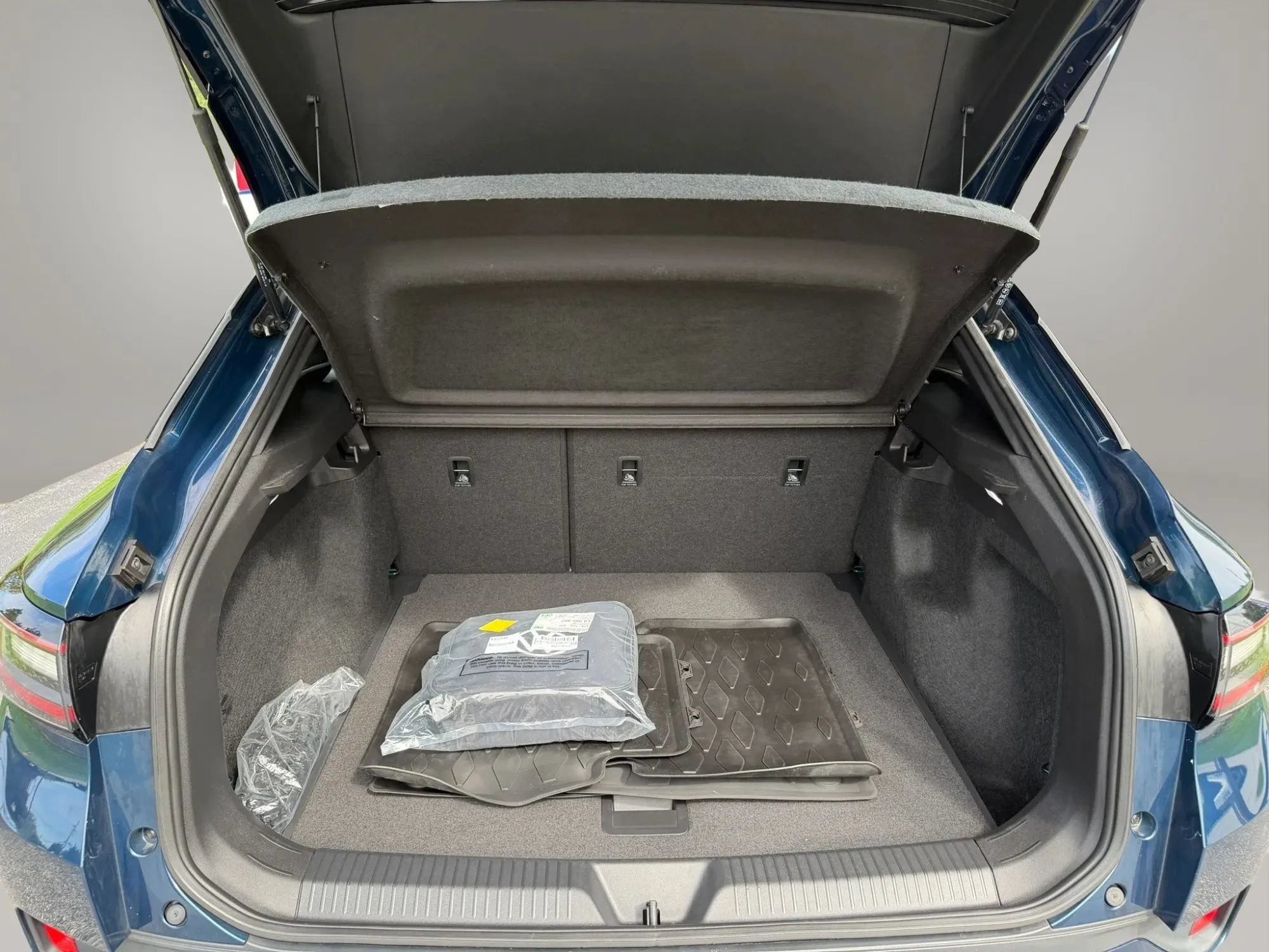 Used 2023 Volkswagen ID.4 Pro RWD image 32